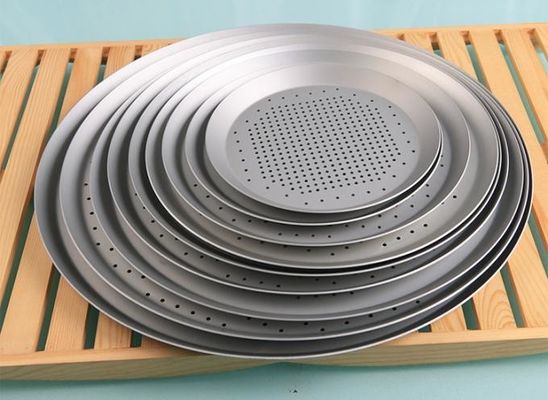 Tray Round Hard Anodised de cuisson en aluminium perforé 16 pouces a perforé le plateau de pizza